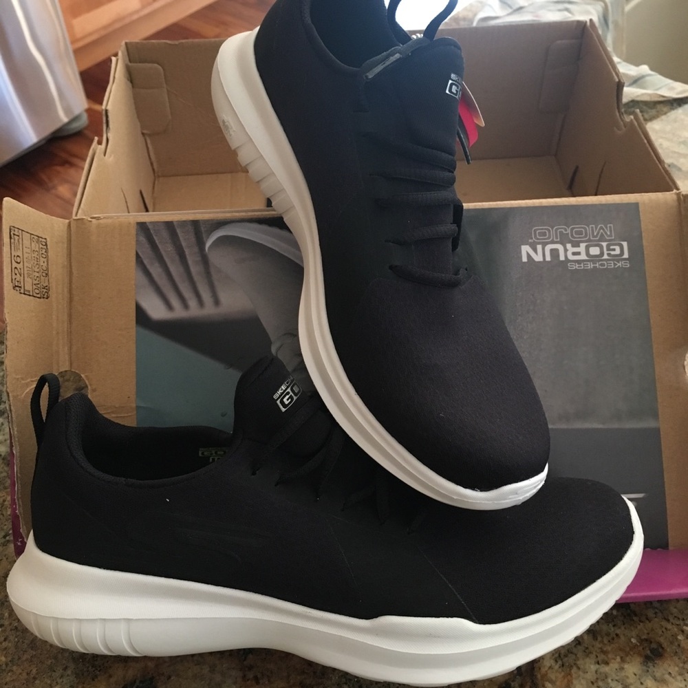 NWT SKECHERS GoRun Mojo Running 7.5 retail $60